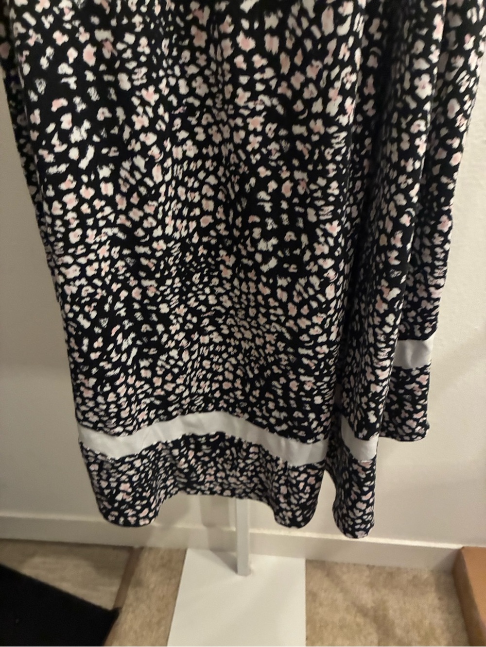 Ellen Tracy Black Dress with White and Blush Spot Print - Picture 4 of 7